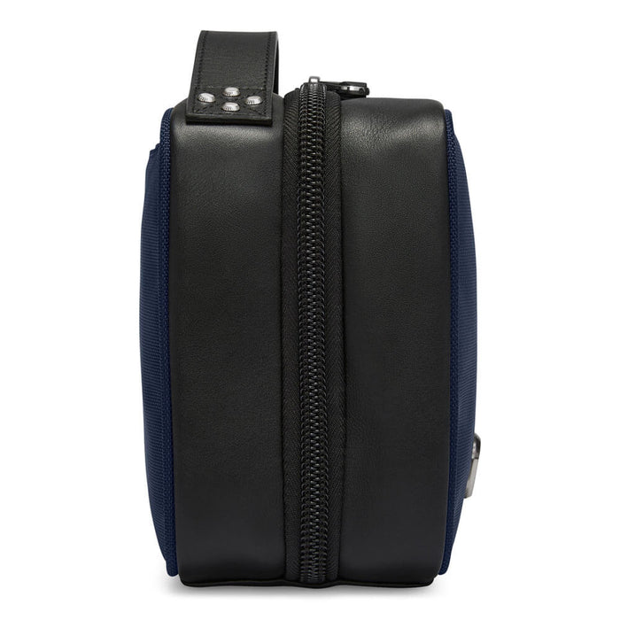 Club Glove Tour Hanging Toiletry Bag