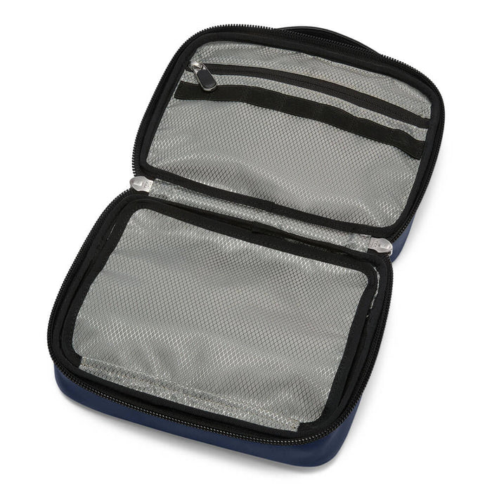Club Glove Tour Hanging Toiletry Bag